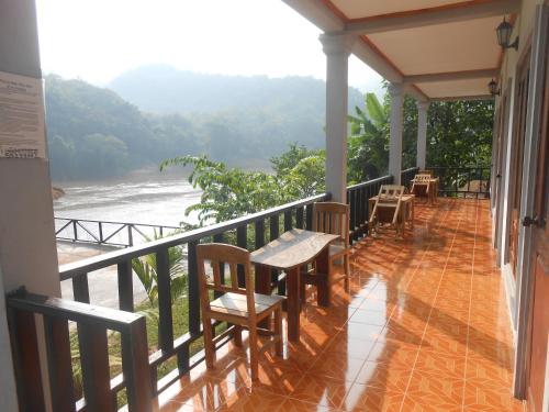 Nam Ou River Lodge in Nong Khiaw Nam Ou River Lodge in Nong Khiaw