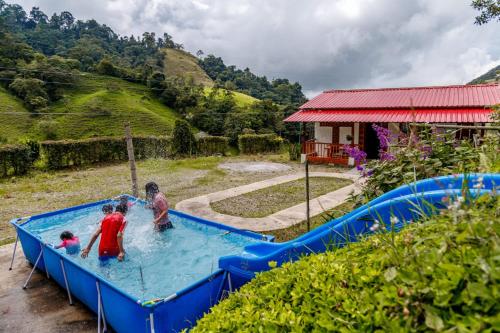 Kolam renang, Estancia Rosa de Jericó Campestre (Estancia Rosa de Jerico Campestre) in Guaduas Kolam renang, Estancia Rosa de Jericó Campestre (Estancia Rosa de Jerico Campestre) in Guaduas