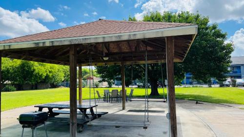 REGENCY INN & SUITS in Cloverleaf REGENCY INN & SUITS in Cloverleaf