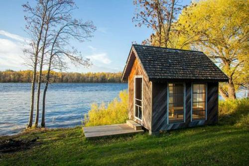 Kert, Riverfront Hotel near Falls nemzetközi repülőtér Kert, Riverfront Hotel near Falls nemzetközi repülőtér