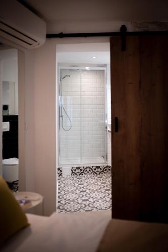Bad, Vitelli Apartments and Rooms in Split Bad, Vitelli Apartments and Rooms in Split