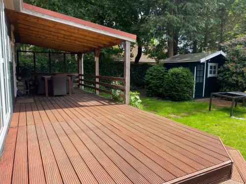 Ruim privacyvol chalet met overdekt terras in Ermelo Ruim privacyvol chalet met overdekt terras in Ermelo