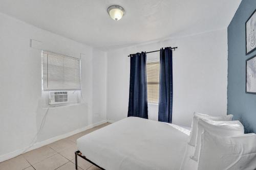 Floor plans, Tamarind 201 - Cozy Apartment in West Palm Beach, minutes away from Downtown! in Progressive North West Floor plans, Tamarind 201 - Cozy Apartment in West Palm Beach, minutes away from Downtown! in Progressive North West