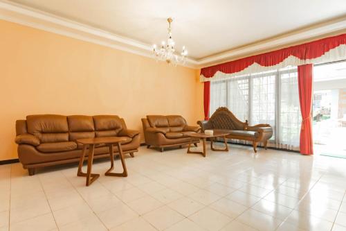 Lobby, Shofy Guest House Syariah Mitra RedDoorz in Soekarno Hatta Bypass Lobby, Shofy Guest House Syariah Mitra RedDoorz in Soekarno Hatta Bypass