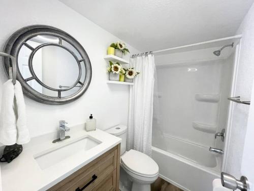 Bathroom, Merrit island waterfront house lots of parking in Cocoa (FL) Bathroom, Merrit island waterfront house lots of parking in Cocoa (FL)