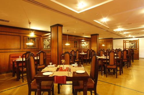 Restaurant, Hotel Sopanam Heritage in Guruvayoor Restaurant, Hotel Sopanam Heritage in Guruvayoor