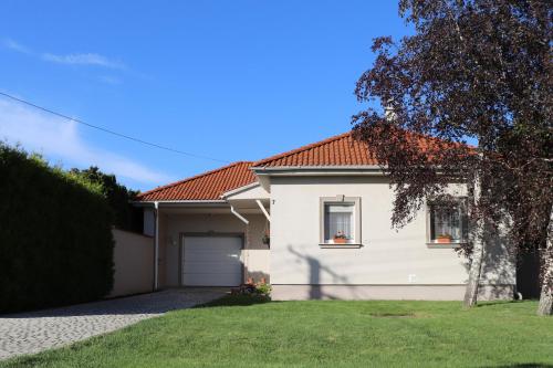 Nyugi-Lak in Lipót Nyugi-Lak in Lipót