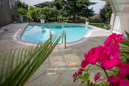 Swimming pool, Villa Cuore in Tavernerio Swimming pool, Villa Cuore in Tavernerio