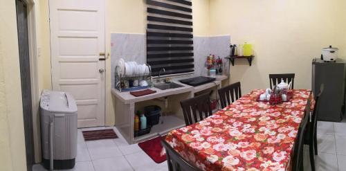 Kitchen, CHILY GUESTHOUSE LANGKAWI in Mukim Kedawang Kitchen, CHILY GUESTHOUSE LANGKAWI in Mukim Kedawang