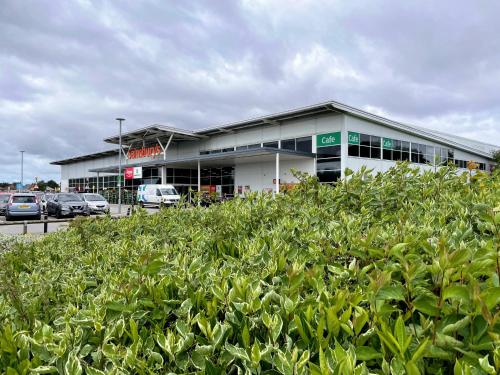 Shops, 5 Bedroom Holiday Home Morecambe Parking Luxurious Deals in Bare Shops, 5 Bedroom Holiday Home Morecambe Parking Luxurious Deals in Bare