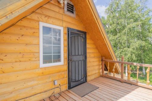 Balcony/terrace, The Goldstream Valley View Cabin in College (AK) Balcony/terrace, The Goldstream Valley View Cabin in College (AK)