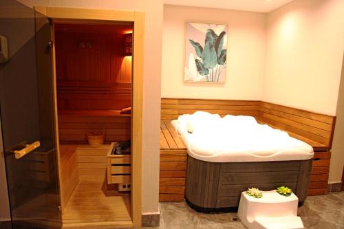 รามาดา บาย วินด์แฮม อิสตันบูล อาลิเบย์เคย (Ramada by Wyndham Istanbul Alibeykoy) in เอยูป รามาดา บาย วินด์แฮม อิสตันบูล อาลิเบย์เคย (Ramada by Wyndham Istanbul Alibeykoy) in เอยูป