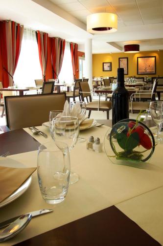 ZENAO MONTREUIL- Croix de Chavaux in مونتروي ZENAO MONTREUIL- Croix de Chavaux in مونتروي