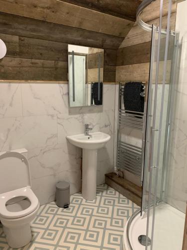 Banyo, Foxes Den in Riggs Head Banyo, Foxes Den in Riggs Head