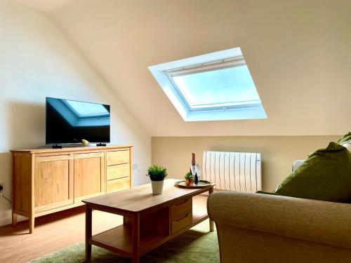 Private, Couples Forest Escape - Free Parking - Stunning & Stylish 1 Bedroom Coach house! - 5 Minute in Burley Private, Couples Forest Escape - Free Parking - Stunning & Stylish 1 Bedroom Coach house! - 5 Minute in Burley