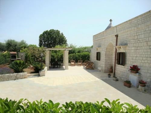 Exterior view, Trulli di Mari in Pezzolla Exterior view, Trulli di Mari in Pezzolla
