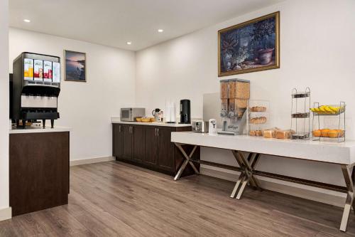 A szálláshely kívülről, Howard Johnson by Wyndham Gravenhurst in Gravenhurst (ON) A szálláshely kívülről, Howard Johnson by Wyndham Gravenhurst in Gravenhurst (ON)