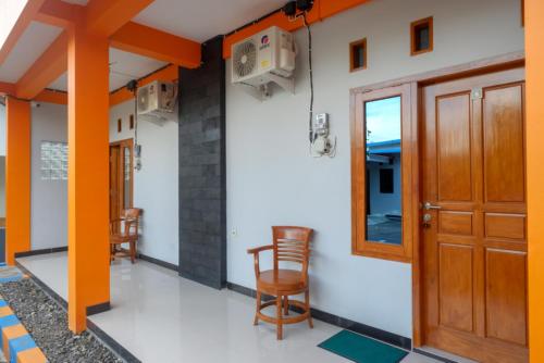 Entrance, RedDoorz Syariah near Rumah Sakit Bhina Bhakti Husada in Rembang Entrance, RedDoorz Syariah near Rumah Sakit Bhina Bhakti Husada in Rembang