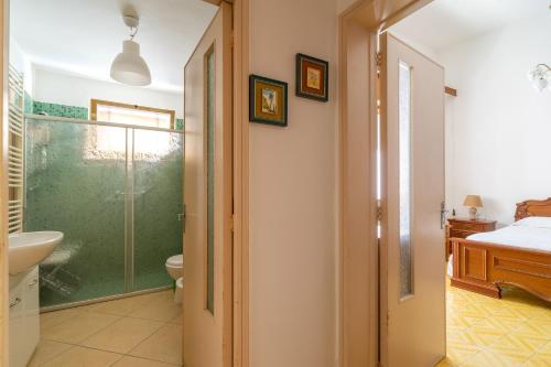 Bathroom, Casa Fernanda by BarbarHouse in Parabita Bathroom, Casa Fernanda by BarbarHouse in Parabita