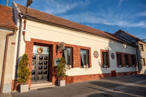Restaurace-Pension-Vinařství U Šťastných (Restaurace-Pension-Vinarstvi U Stastnych) in Milotice Restaurace-Pension-Vinařství U Šťastných (Restaurace-Pension-Vinarstvi U Stastnych) in Milotice