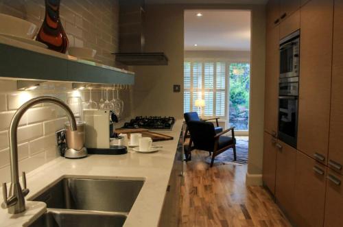Cheerful 3 bedroom rural home near the city! in Greystones Cheerful 3 bedroom rural home near the city! in Greystones