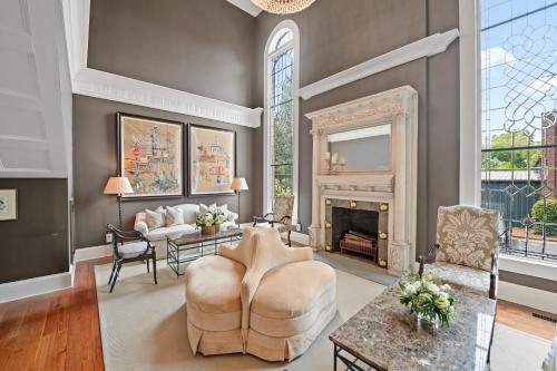 לובי, The James Madison Inn in מדיסון לובי, The James Madison Inn in מדיסון