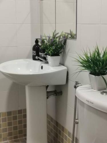 Bathroom, Cozy Residence Damansara next to IKEA, CURVE, Empire Damansara near IKEA Mall Bathroom, Cozy Residence Damansara next to IKEA, CURVE, Empire Damansara near IKEA Mall