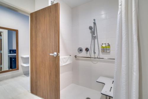 홀리데이 인 익스프레스 앤 스위트 덴턴 사우스 (Holiday Inn Express And Suites Denton South) in 덴턴 홀리데이 인 익스프레스 앤 스위트 덴턴 사우스 (Holiday Inn Express And Suites Denton South) in 덴턴