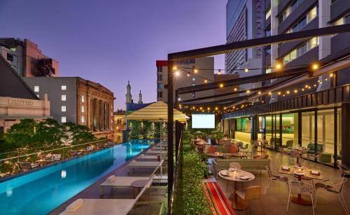 Swimming pool, Hyatt Regency Brisbane in Brisbane Swimming pool, Hyatt Regency Brisbane in Brisbane
