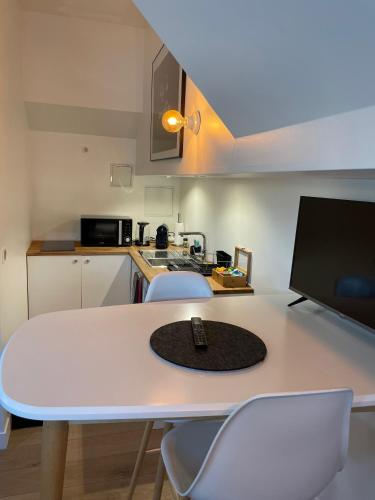 Peniche "SunFlower" in Bois de Boulogne Peniche "SunFlower" in Bois de Boulogne