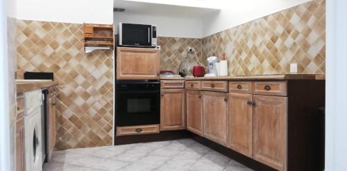 keuken, Maison familiale Jardin parking, 10 min plage, 1* in La Bourrasque keuken, Maison familiale Jardin parking, 10 min plage, 1* in La Bourrasque