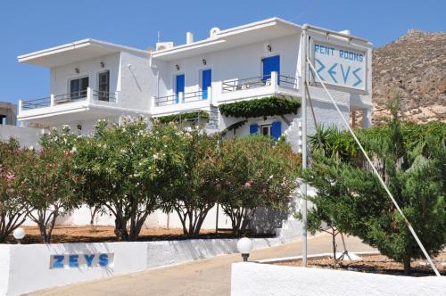Entrance, Zeus Apartments in Lefki Entrance, Zeus Apartments in Lefki