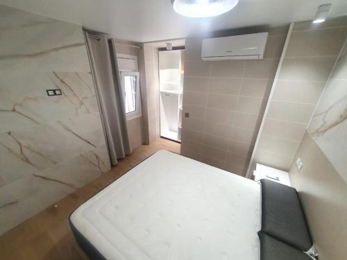 SALOU ,APARTAMENTO CON PISCINA y Wifi