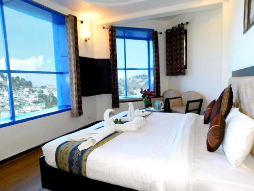 Hotel Crystal Palace in Sher Garhi Hotel Crystal Palace in Sher Garhi