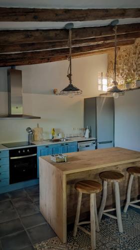 Konyha, masia riu dels arbres in Benassal Konyha, masia riu dels arbres in Benassal