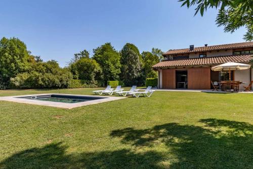 LA SOLFA casa aislada con piscina y amplio jardin in Les Preses LA SOLFA casa aislada con piscina y amplio jardin in Les Preses