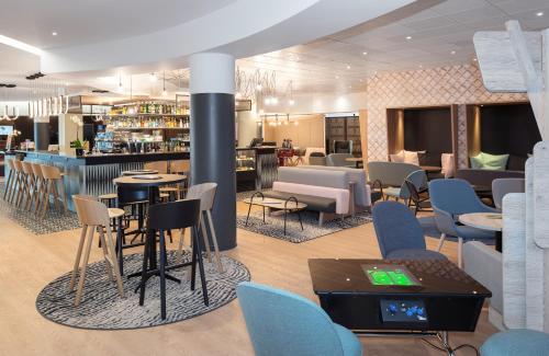 Bar/ Salón, Novotel Marne La Vallee Noisy Le Grand Hotel in Noisy Le Grand Bar/ Salón, Novotel Marne La Vallee Noisy Le Grand Hotel in Noisy Le Grand