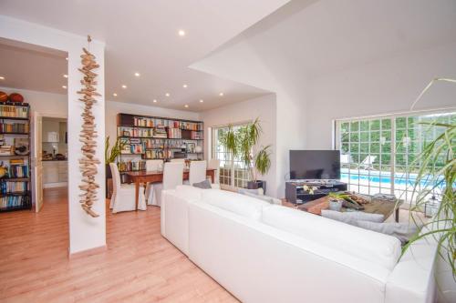 Amazing Family House with Swimming Pool in อัลเดยา เด ชูโซ Amazing Family House with Swimming Pool in อัลเดยา เด ชูโซ
