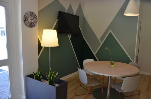 طعام و مشروبات, The Originals City, Hôtel Amys, Tarbes Sud in أودوس طعام و مشروبات, The Originals City, Hôtel Amys, Tarbes Sud in أودوس