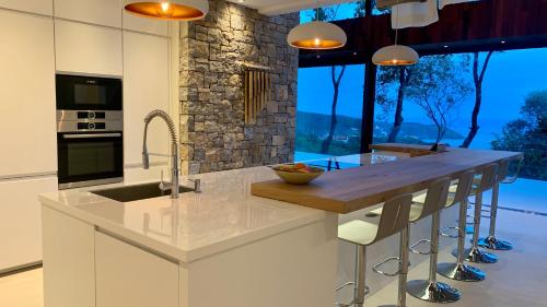 Konyha, Boka Rock Montenegro - Luxury villa with private pool and sea view in Podi Konyha, Boka Rock Montenegro - Luxury villa with private pool and sea view in Podi