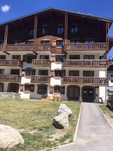 Exterior view, studio cabine chalet club III entierement renove in Tignes Exterior view, studio cabine chalet club III entierement renove in Tignes