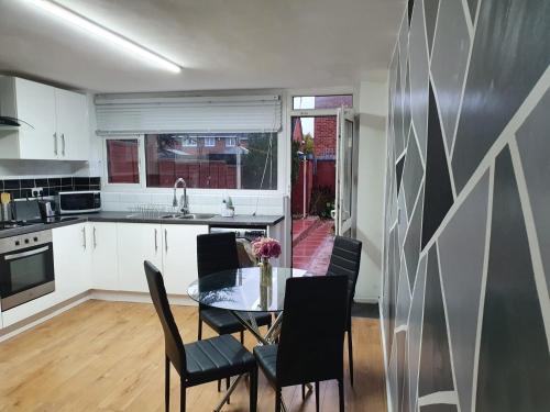 HoLidaY HomE NeaR CitY CenteR- free parking- free wifi near Aston Hall HoLidaY HomE NeaR CitY CenteR- free parking- free wifi near Aston Hall