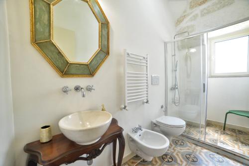 Bathroom, Suite la terrazza di Don Peppino in Ostuni Bathroom, Suite la terrazza di Don Peppino in Ostuni