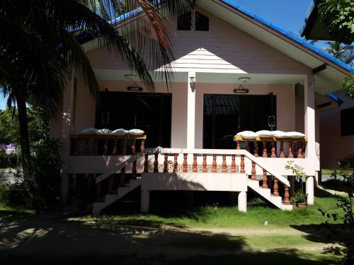 Chaiwat Resort in Laem Sing Chaiwat Resort in Laem Sing