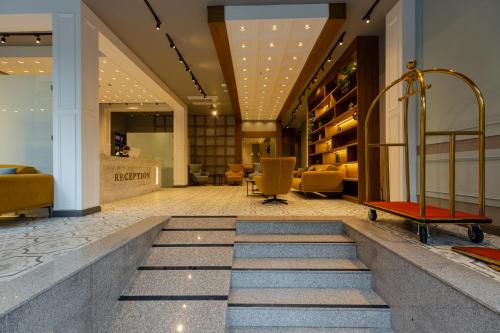 ردهة, Monarch in باتومي ردهة, Monarch in باتومي