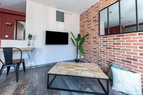 NOUVEAU - T2 Industriel - Quartier historique - WiFi - Parking - Netflix in Ενμπόν NOUVEAU - T2 Industriel - Quartier historique - WiFi - Parking - Netflix in Ενμπόν