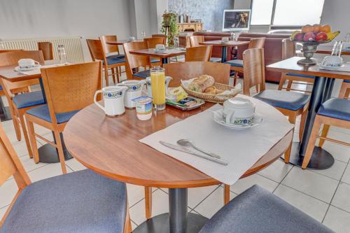 طعام و مشروبات, Hôtel Robespierre ex Idéal Hôtel in مونتروي طعام و مشروبات, Hôtel Robespierre ex Idéal Hôtel in مونتروي