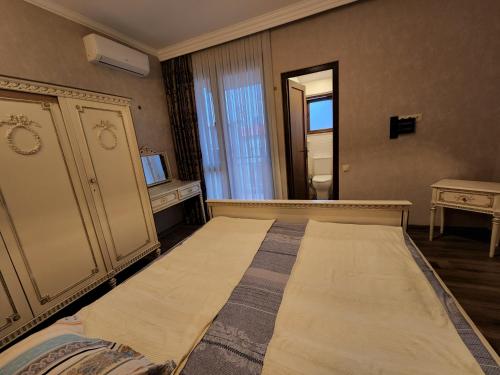 Archie's Apartment in Old Town