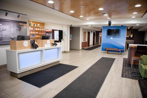 Лобби, Holiday Inn Express Winfield By IHG in Скотт Депо (Западная Виргиния ) Лобби, Holiday Inn Express Winfield By IHG in Скотт Депо (Западная Виргиния )