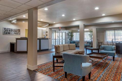 Lobby, Sleep Inn & Suites in Kalamazoo (MI) Lobby, Sleep Inn & Suites in Kalamazoo (MI)